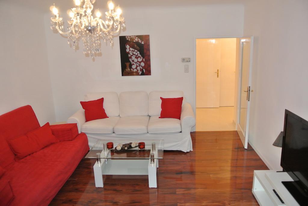 Apartment Paradies - U1 Station Altes Landgut ウィーン 部屋 写真